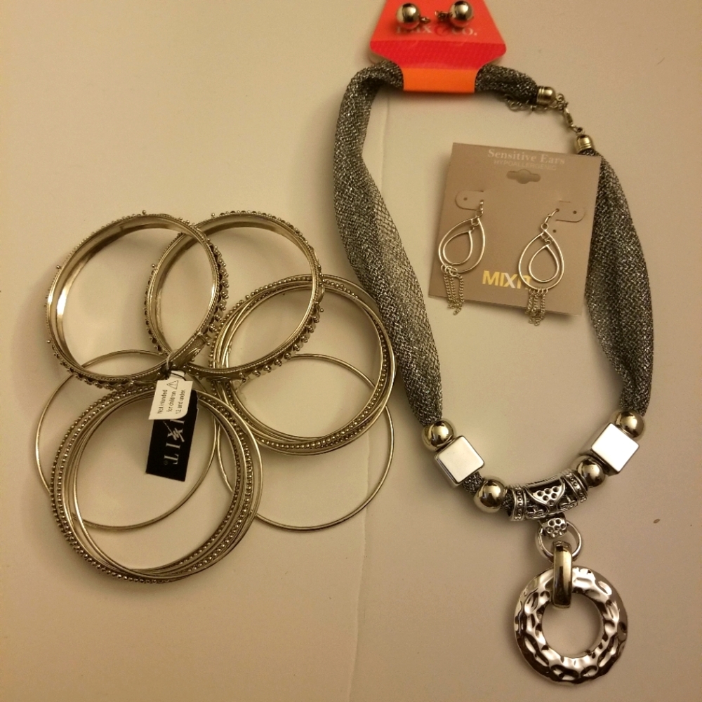 NWT Mix It Jewelry Lot Necklace Set Earrings and Silvertone Bangles